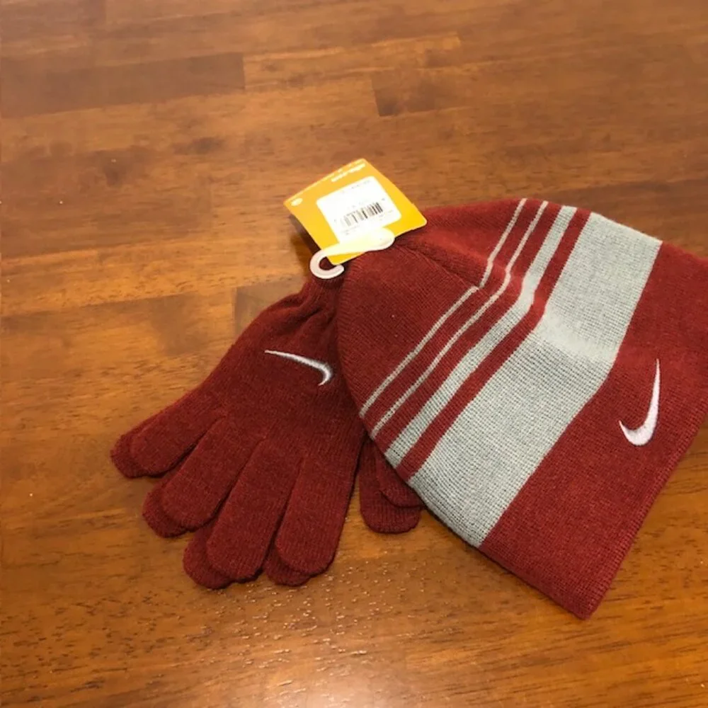 Nike Kids Youth Beanie Hat and Gloves Set NWT.